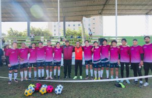 Imparte Adolfo Ríos clínica para porteros a decenas de niños y adolescentes en Uruapan