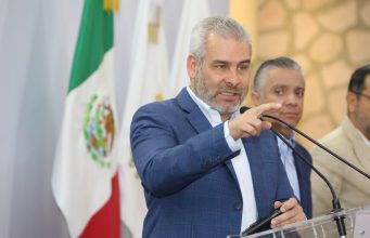 Se coordina Bedolla con gobernadores fronterizos para apoyar a migrantes michoacanos